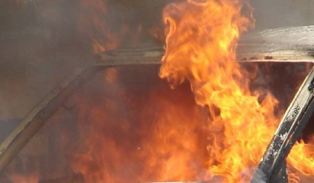 Pożar w Czernicy: ktoś podpalił bmw