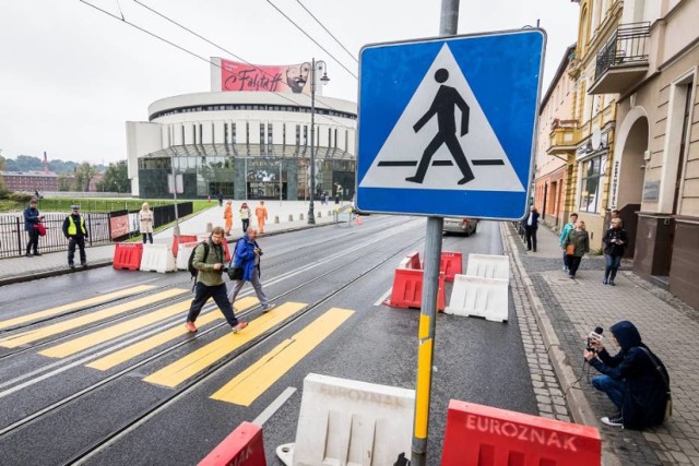 Do wypadku doszło na przejściu dla pieszych przy ul. Focha w Bydgoszczy w nocy z soboty na niedzielę tuż przed północą