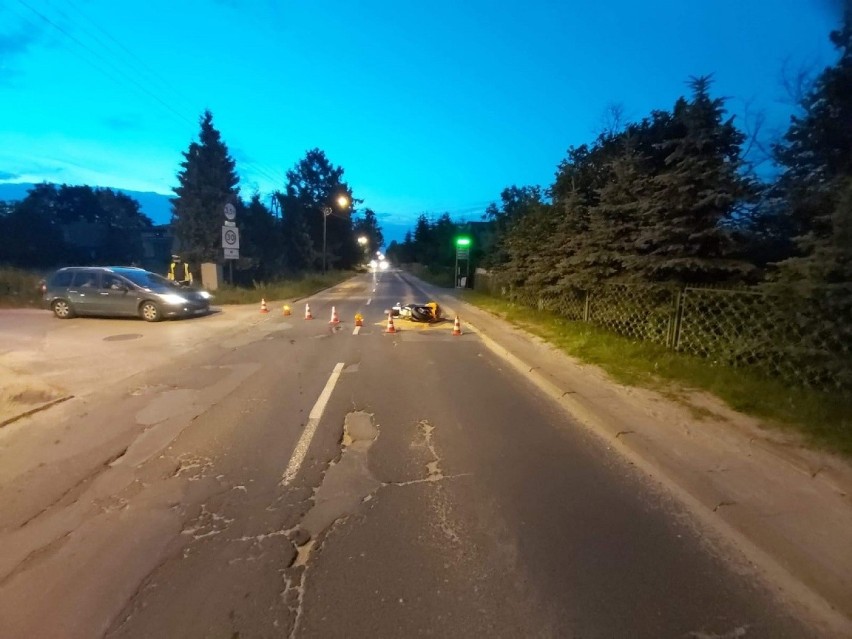 Groźny wypadek na ul. Pomorskiej w Łodzi! Pijany motocyklista uderzył w samochód