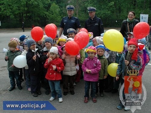 Rozpoczął się piknik na Agrykoli. Policjanci uczą dzieci bezpieczeństwa