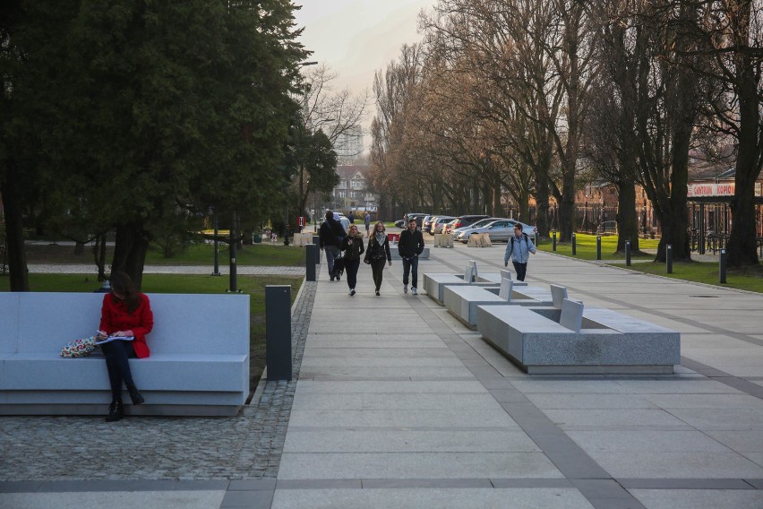 Zmiany przed gmachem Politechniki Gdańskiej [ZDJĘCIA] 