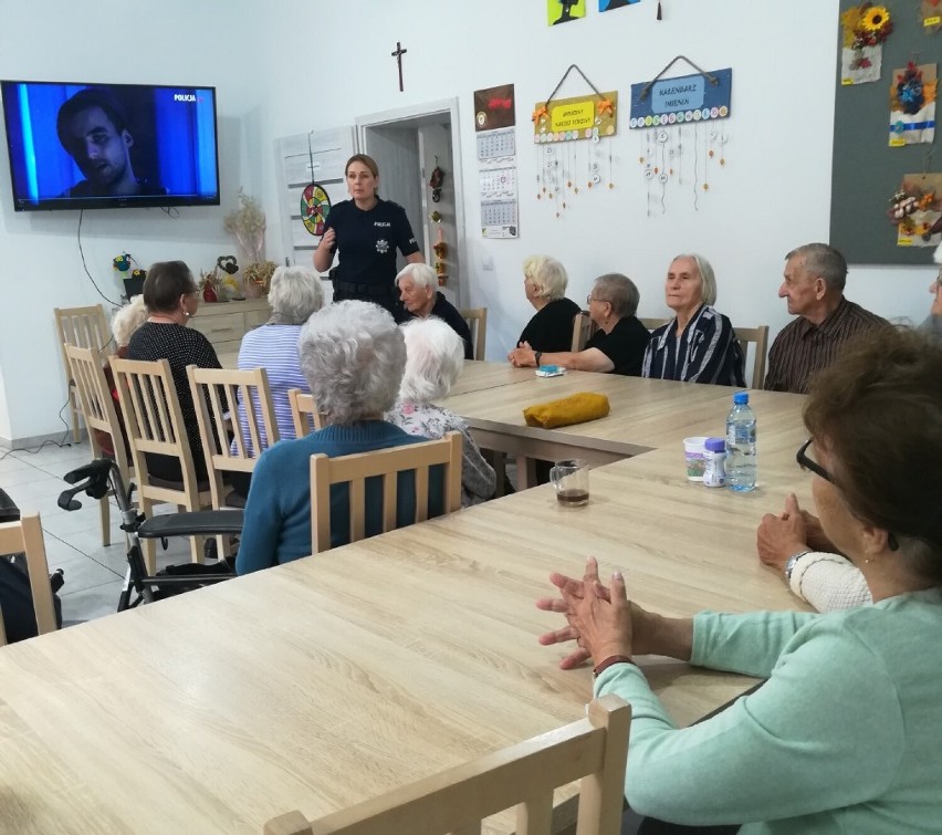 Spotkanie z policjantką w Dziennym Domu Pobytu Senior +...