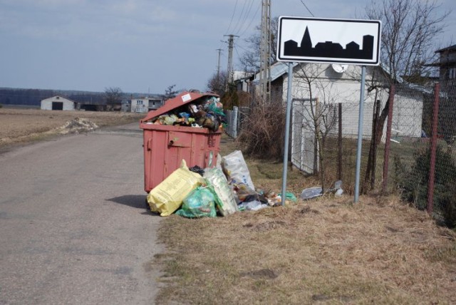 Miejsce składowania odpadów w Gołaszewie Piaski.