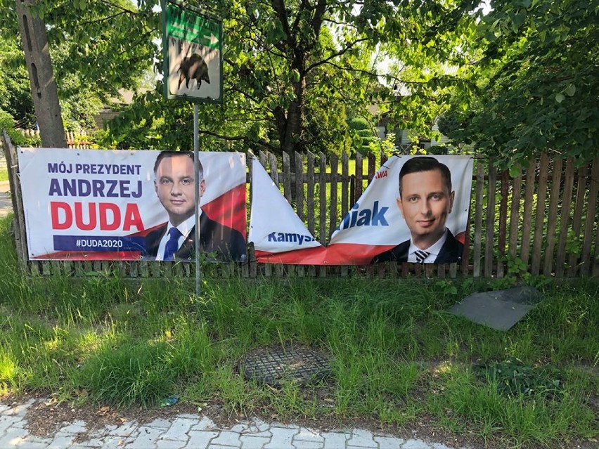Wybory 2020. Zniszczone plakaty wyborcze w Wieluniu, Działoszynie i Osjakowie ZDJĘCIA