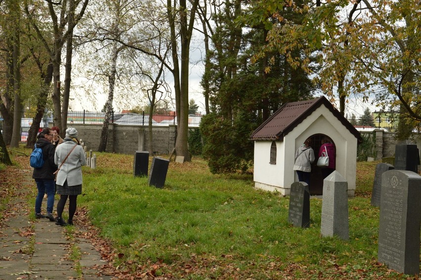 Spacer po cmentarzu żydowskim z Jackiem Proszykiem