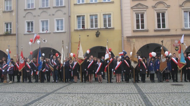 Święto Niepodległości Jelenia Góra: 11 listopada jeleniogórzanie świętowali 95. rocznice odzyskania niepodległości. Było uroczyście, rodzinnie i  pogodnie