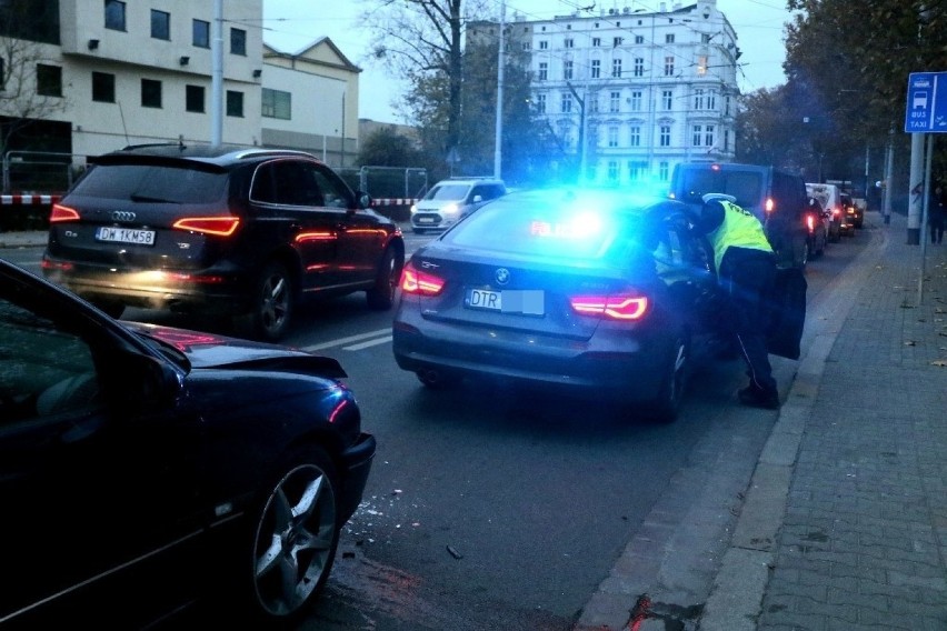 Pijany kierowca wjechał w tył nieoznakowanego radiowozu...