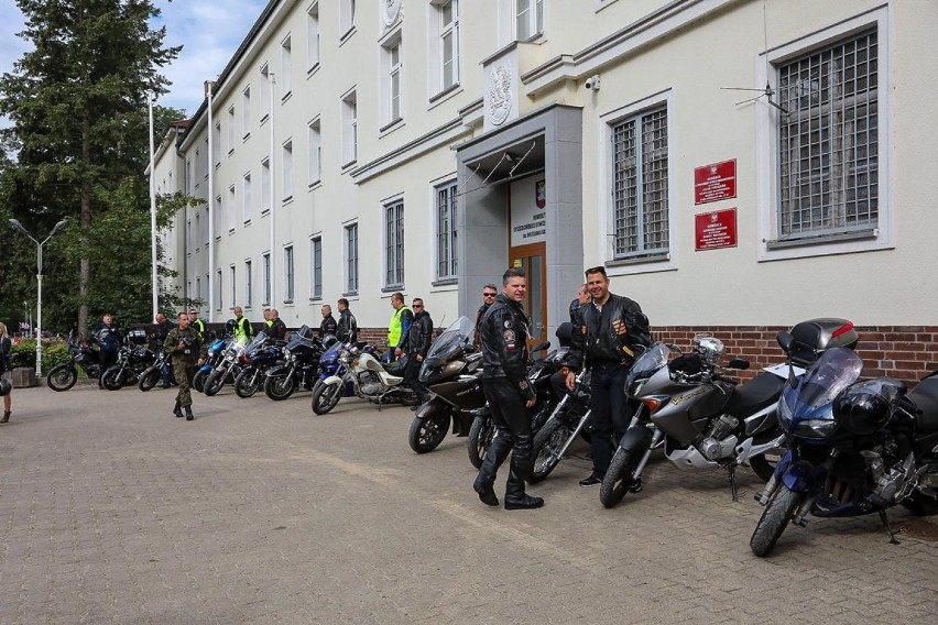 Żołnierze "dwunastki" wyruszyli na motocyklowy rajd weteranów. ZDJĘCIA