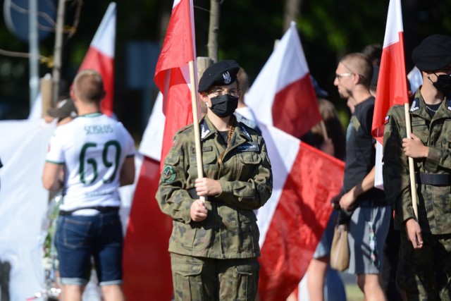 Uroczystości upamiętniające 76. rocznicę wybuch Powstania Warszawskiego odbyły się pod pomnikiem generała Tadeusza Bora - Komorowskiego w Grudziądzu