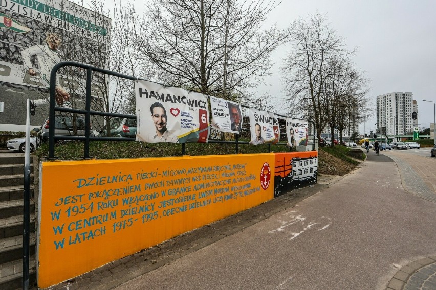 Nowy mural Rafała Roskowińskiego. Upamiętnia budowę osiedla „Morena” i czasy marzeń o mieszkaniu w bloku z wielkiej płyty