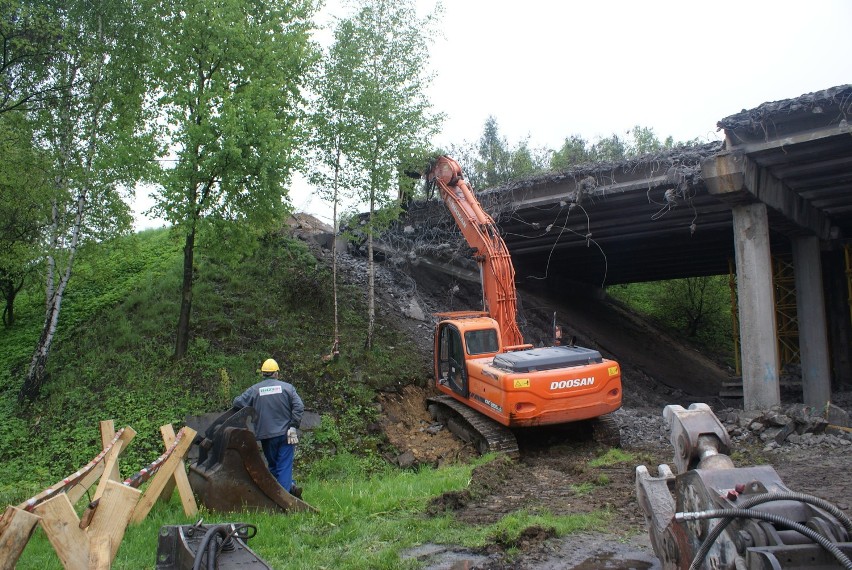 Dąbrowa Górnicza: Uwaga na DK 94. Trwa rozbiórka wiaduktu, jest tymczasowa sygnalizacja świetlna