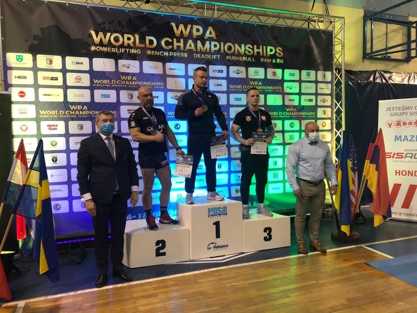Michał Mikołajek z 5. batalionu strzelców podhalańskich w Przemyślu na podium mistrzostw świata
