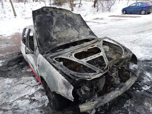 Podpalenia samochodów w Rudzie Śląskiej: Spłonęło 13 aut w czterech dzielnicach
