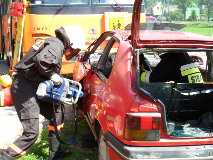 18 rannych w wypadku szkolnego gimbusa