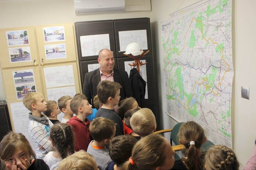 Wolsztyn: uczniowie z Bucza odwiedzili Urząd Gminy w Przemęcie