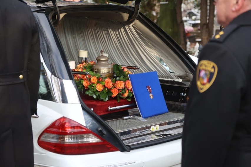 Msza żałobna została odprawiona w kościele pw. św. Elżbiety. Śp. Hanna Gucwińska została pochowana na Cmentarzu Osobowickim, w grobie, w którym spoczywa jej mąż