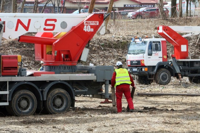 Stalowa konstrukcja niedoszłej hali sportowej przy ul. Jutrzenki przez dziesiątki lat straszyła swoim wyglądem. Ma być rozebrana w ciągu dwóch najbliższych tygodni