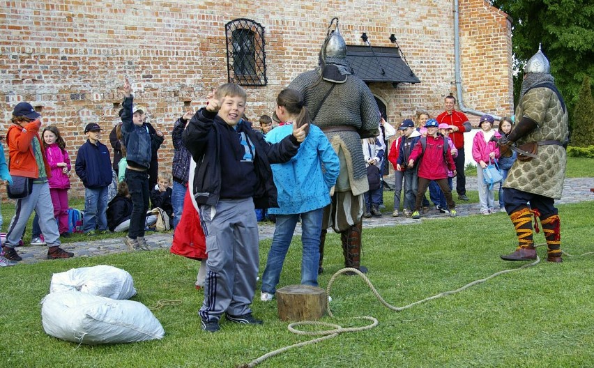 Sieraków - Uczniowie z Poznania bawili się na zamku Opalińskich