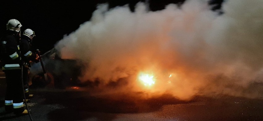 Gmina Cedry Wielkie: Pożar samochodu na drodze s7 [ZDJĘCIA]