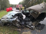 Tragiczny wypadek na drodze wojewódzkiej 246 Szubin - Łabiszyn. W zderzeniu z ciężarówką zginął młody kierowca alfy romeo
