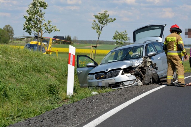 Wypadek w miejscowości Zamarte (pow. sępoleński). Na DK 25 zderzyły się samochód osobowy i motocykl.