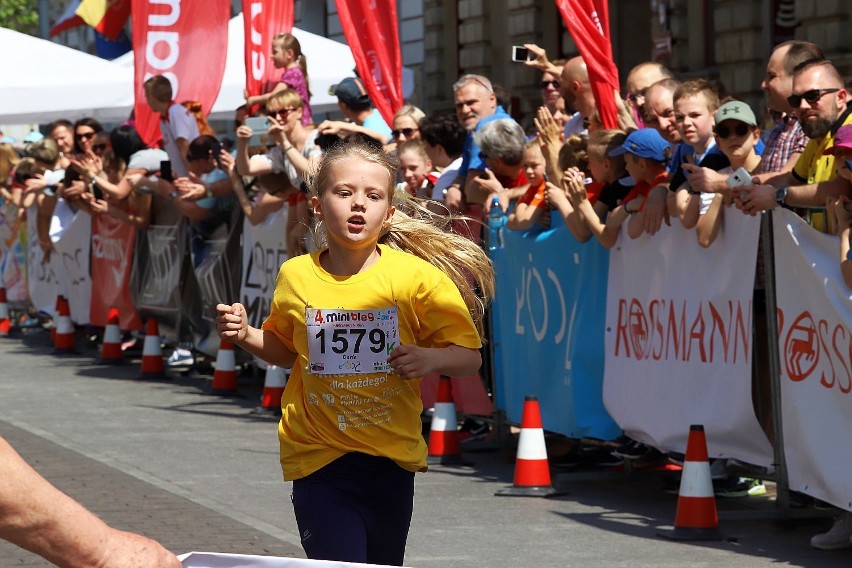 Na ul. Piotrkowskiej odbył się Mini Bieg Rossmann Run 2019 [ZDJĘCIA]