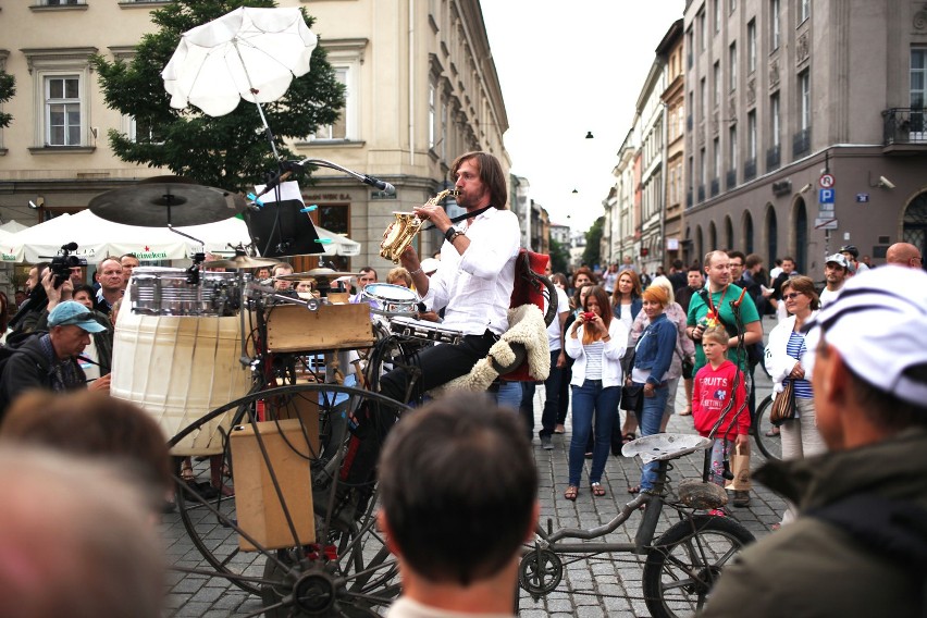 Kraków: 26. Festiwal Teatrów Ulicznych - Dźwiękowiązałka Wehikuł (Bez)czasu [ZDJĘCIA]