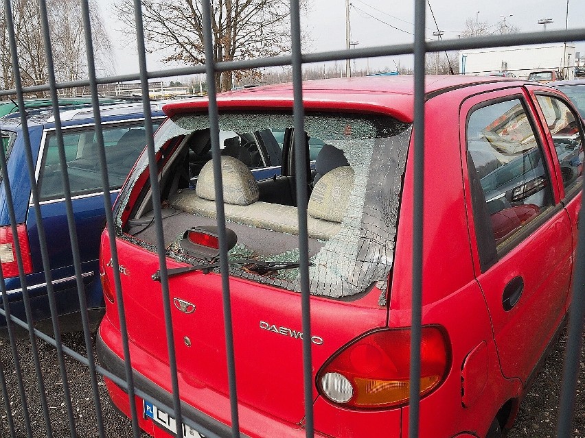 Parking wraków w Łodzi będzie przeniesiony z Telefonicznej na ulicę Pilską koło lotniska. Mieszkańcy nie chcą na nie patrzeć