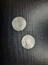 Arabskie monety z VII-IX wieku ze skarbu znalezionego pod Strzelinkiem w części odrestaurowane (zdjęcia)