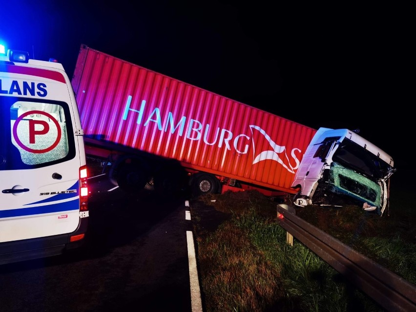 Wypadek! Tir zderzył się z busem pod Gołańczą. Jedna osoba trafiła do szpitala