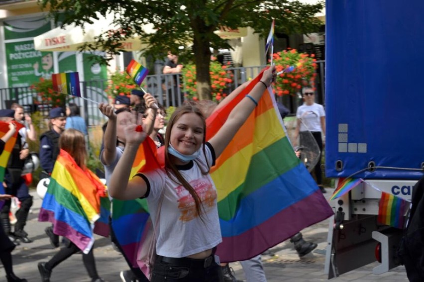 Pokojowy i radosny. Taki był pierwszy Marsz Równości w Pile [ZOBACZ ZDJĘCIA]