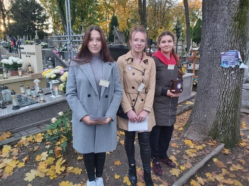 Kwesta w Sandomierzu. Ponad 80 osób z Collegium Gostomianum zbierało pieniądze na nekropoliach