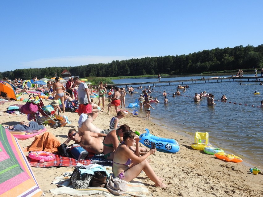 Korycin lepszy niż Dojlidy? Nowa plaża w upalne dni przyciąga setki ludzi 