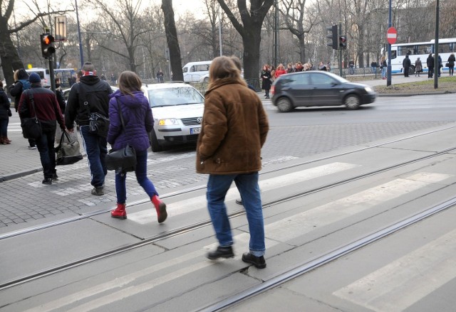 -&nbsp;Według badań, prędkość poruszania się pieszego wynosi 1,4 metra na sekundę, a zatem na pokonanie przejścia potrzeba 7,5 sekundy - wylicza Michał Pyclik z ZIKiT.