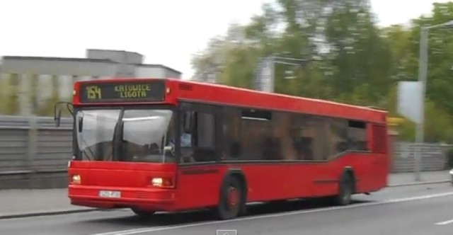 Autobus linii 154 zdaniem pasażerów bardzo często to wysłużony wrak.