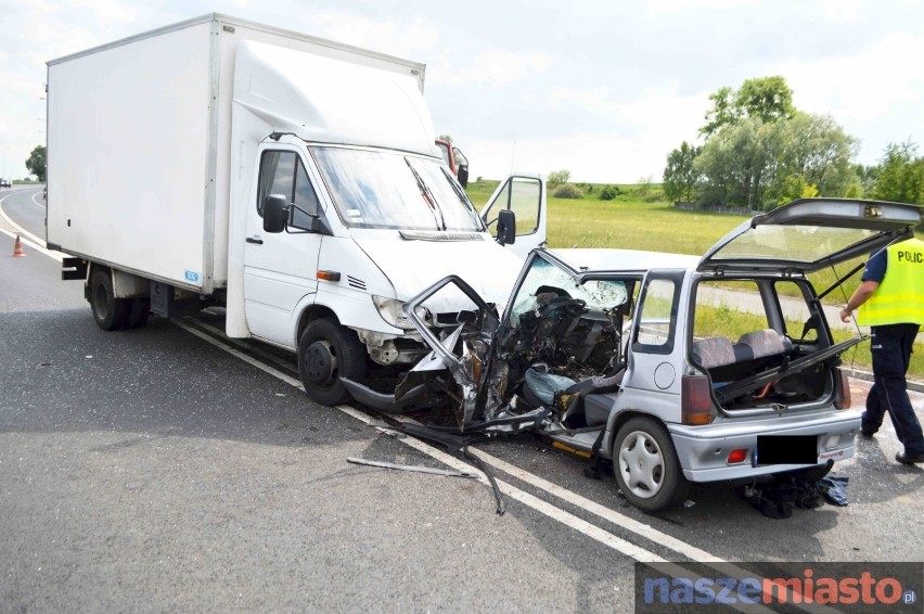 Śmiertelny wypadek w miejscowości Przydatki Gołaszewskie. Czołowe zderzenie mercedesa i daewoo tico