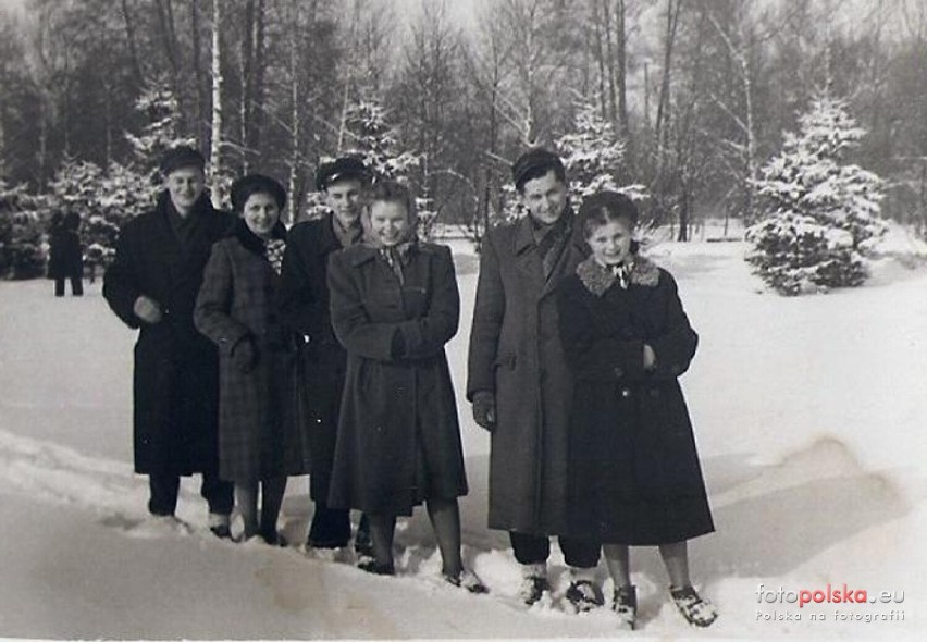 Lata 1952-1954, uczniowie w parku łęczyckim