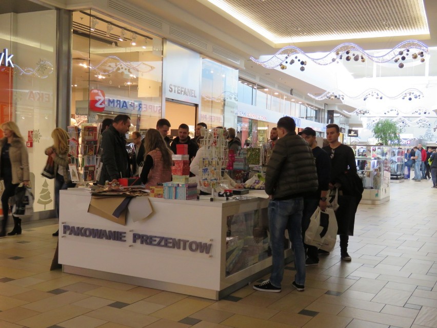 Katowice: Wigilijny szał zakupów. Galerie handlowe w centrum są oblegane