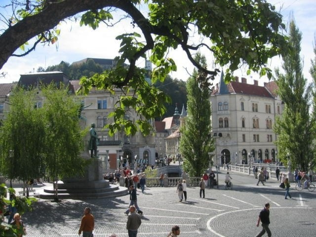 Plac Preserena, centralny punkt Lublany łączący śródmieście ze starym miastem. Fot. Stefania Najsarek