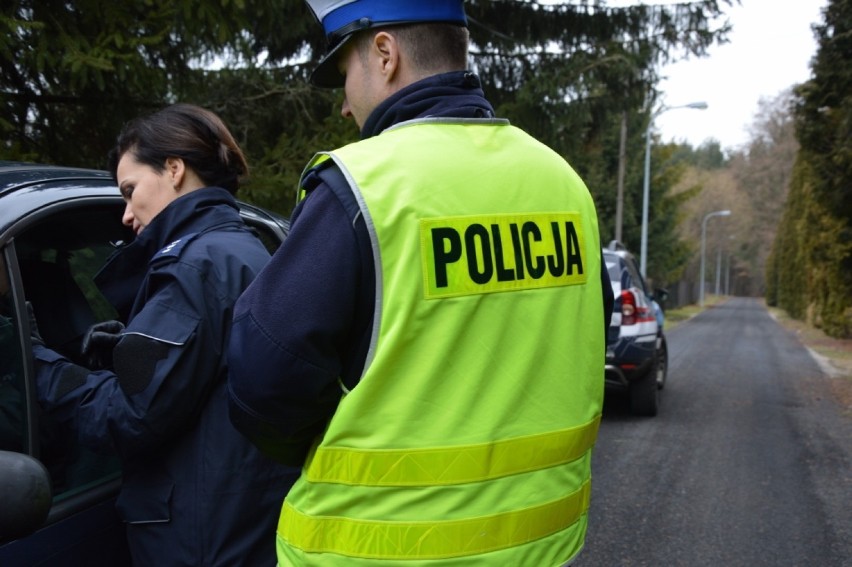 Bechatów. Zwolnij - jak kocha to poczeka, czyli walentynkowa akcja bełchatowskiej policji. Serduszko zamiast mandatu