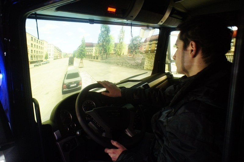 Poznań: Symulator ciężarówki dla prawdziwych kierowców [ZDJĘCIA]