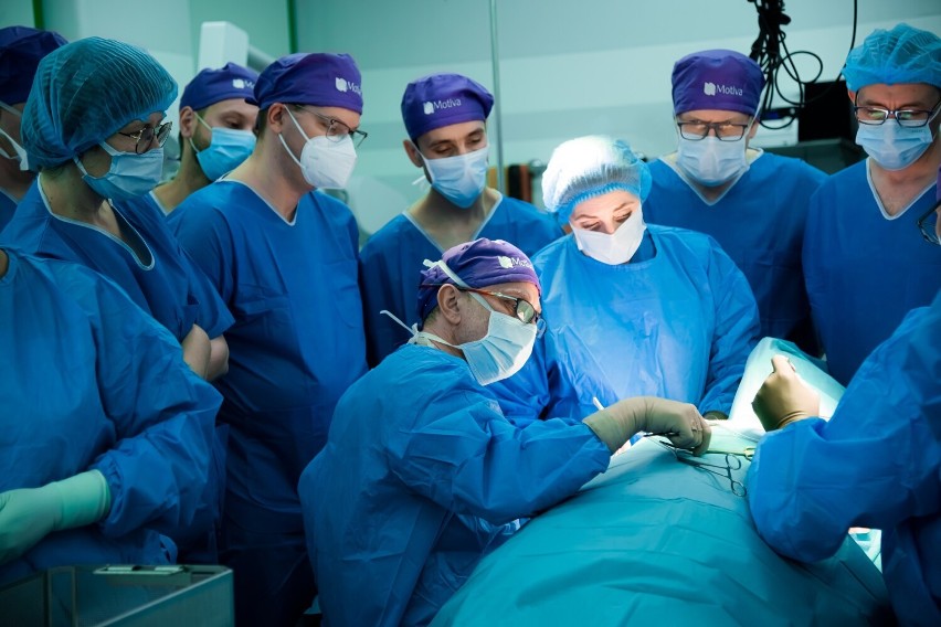 Wałbrzyscy chirurdzy uczyli innych onkoplastyki piersi....