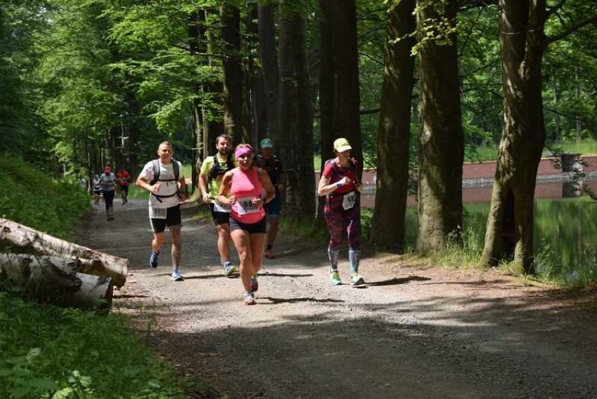 Stu trzydziestu biegaczy wystartowało w III Półmaratonie Szlakiem Riese w Głuszycy