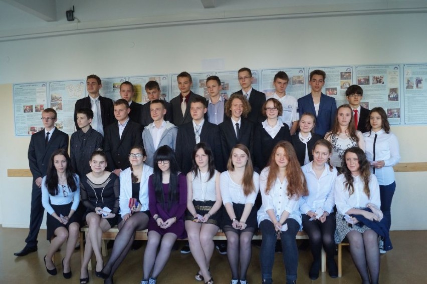 Zdjęcia gimnazjalistów: Zdjęcia grupowe ostatnich klas Gimnazjum nr 1 w Zgorzelcu