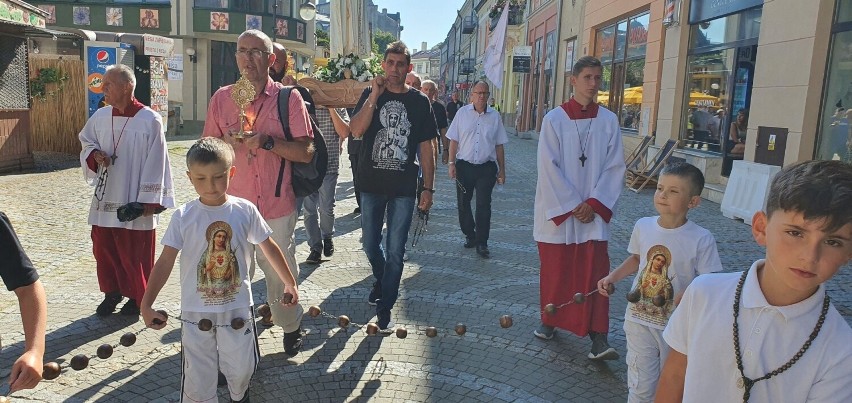 Męski Różaniec w Przemyślu. Wynagrodzili profanację kaplicy Matki Bożej [ZDJĘCIA]