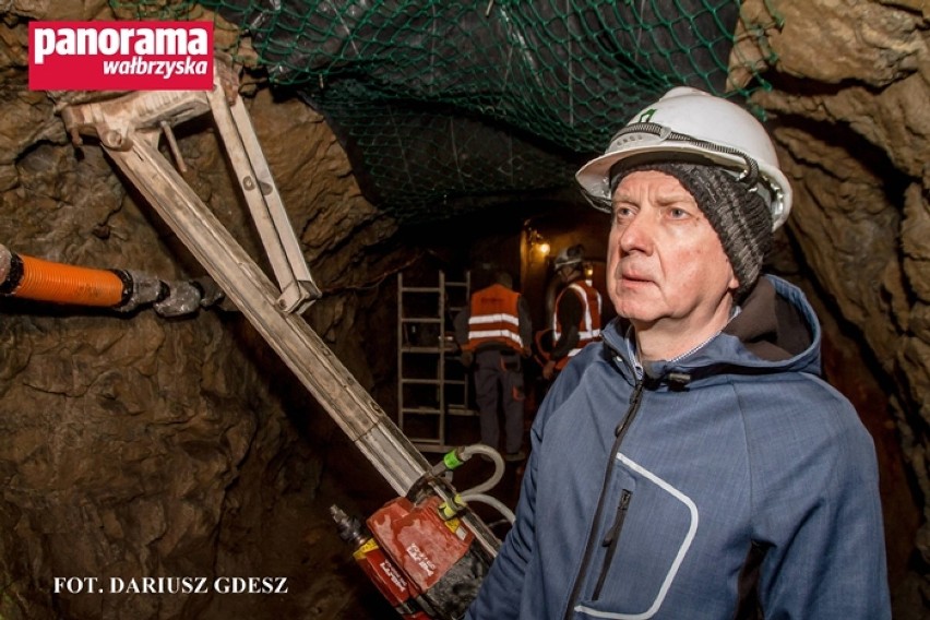 Odwierty w podziemiach zamku Książ wykonali pracownicy...