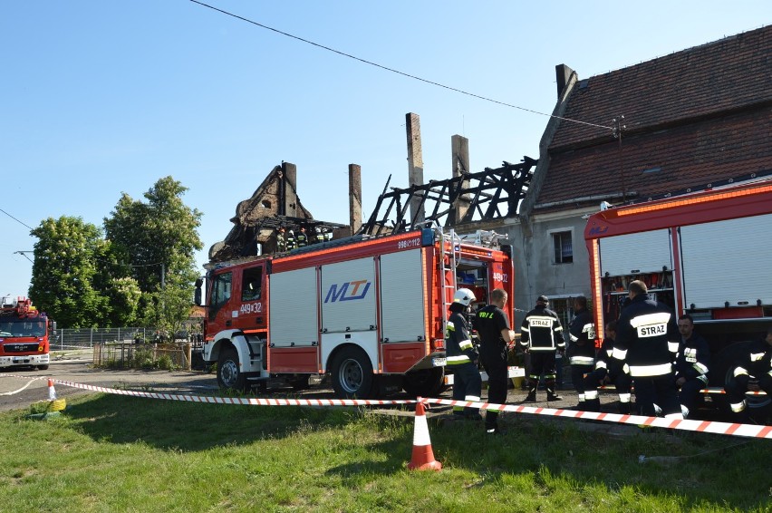 Ogień wybuchł o 2.15 w nocy. Ludzie uciekali z domów w...