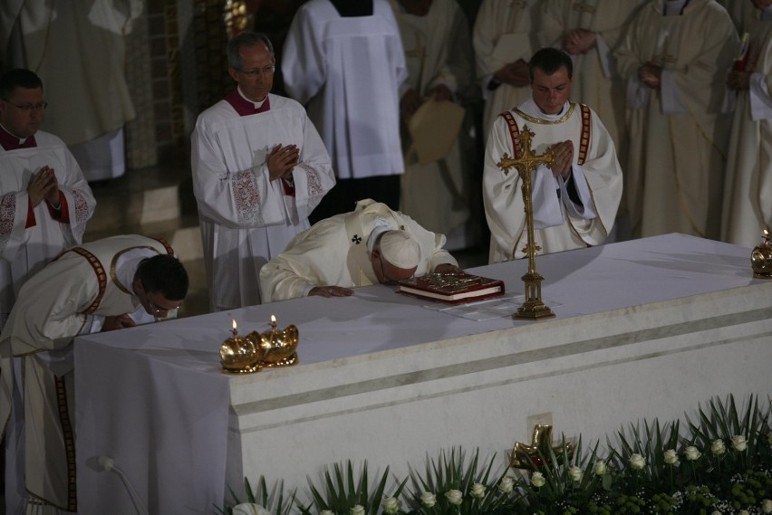 ŚDM. Papież Franciszek w Sanktuarium św. Jana Pawła II [ZDJĘCIA]