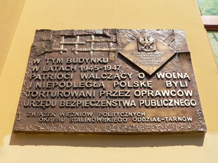 O tym, że w kamienicy przy Krakowskiej 25 torturowano...
