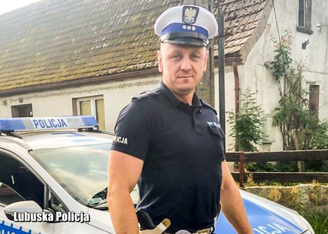 Policjant jadący na służbę zatrzymał kierowcę, który pomimo zakazu, kierował autem.